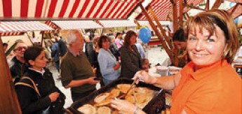 Evi-Wahrstätter_Bio-Bergbäuerin beim Krapfen backen