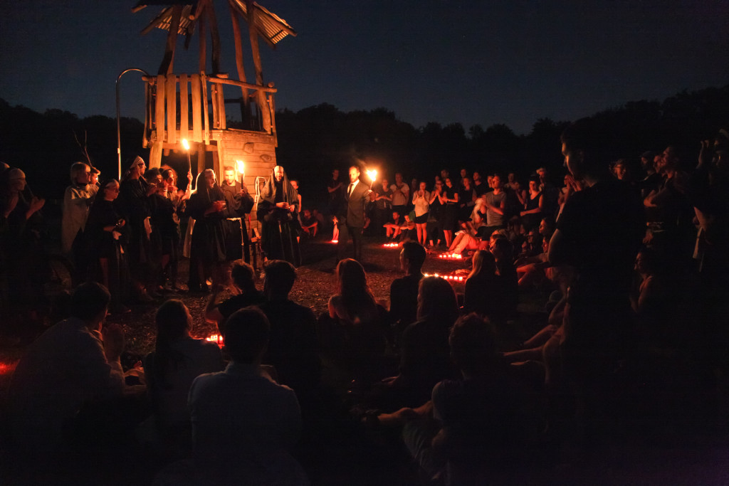 Bild: The Village_Lexy Thompson