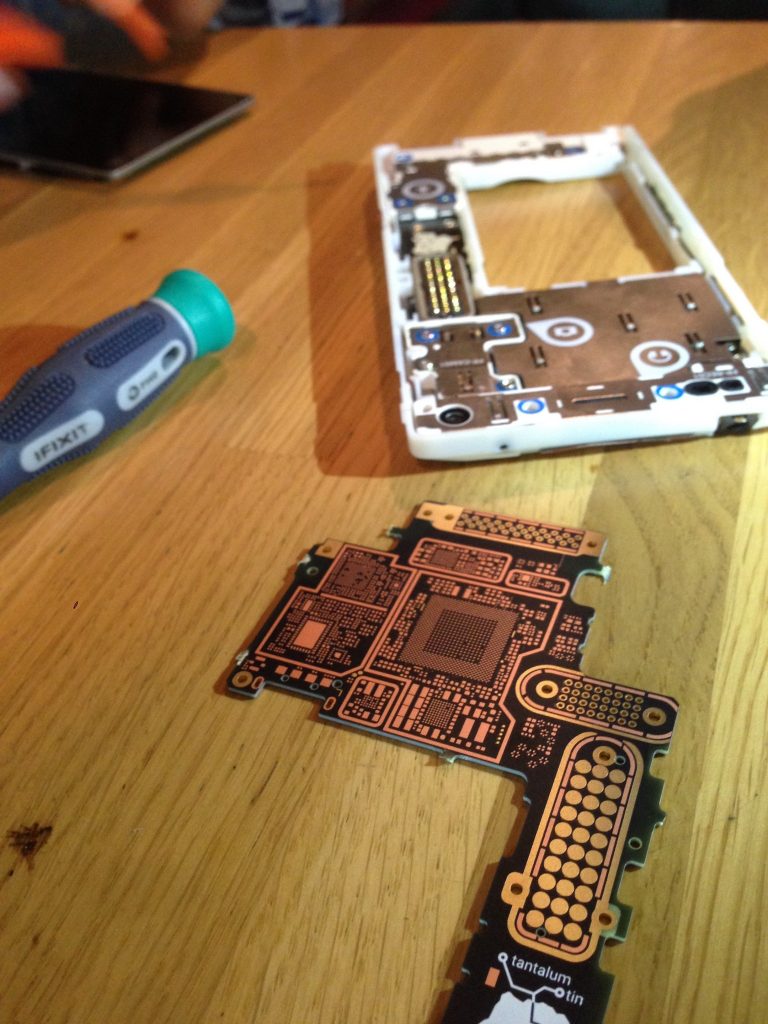 Leiterplatte von AT&S aus dem Fairphone 2 © Alexa Lutteri