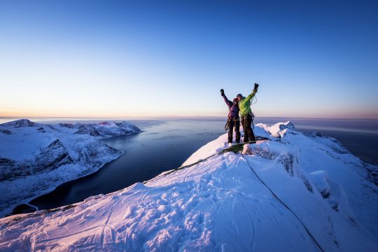 Papert am Gipfel eines Berges