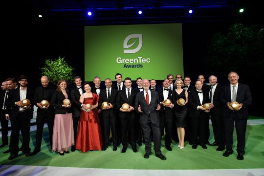 GreenTec Bühne mit GewinnerInnen