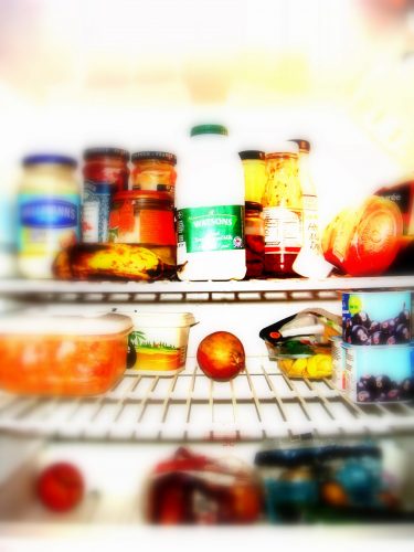 Den Kühlschrank sollte man regelmäßig reinigen