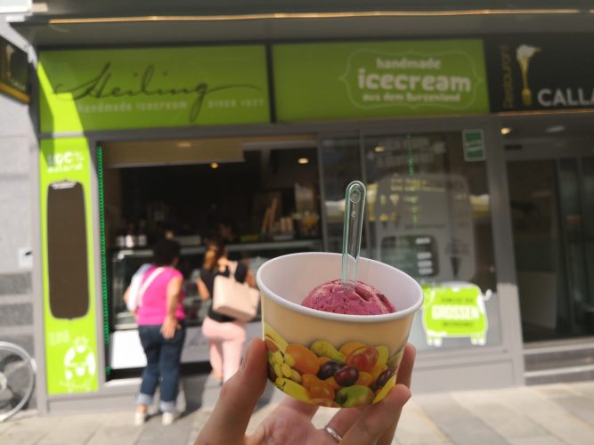 Bei Heiling bekommt man Eis, das teilweise vegan und mit Xylit gesßt ist. Außerdem wird auf natürliche Zutaten gesetzt.