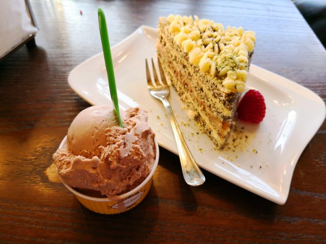 Beim Eisladen Zuckero in Meidling gibt es neben zuckerfreiem und veganem Eis auch Mehlspeisen.
