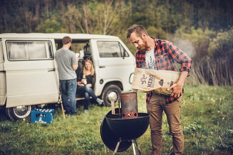Holzkohle aus deutschen Wäldern zum Grillen.