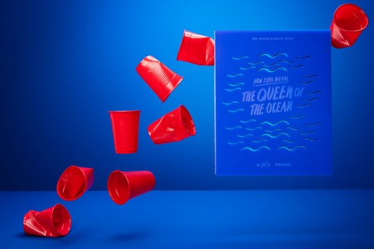 The Ocean Plastic Book ist aus recyceltem Meeresplastik gefertigt.
