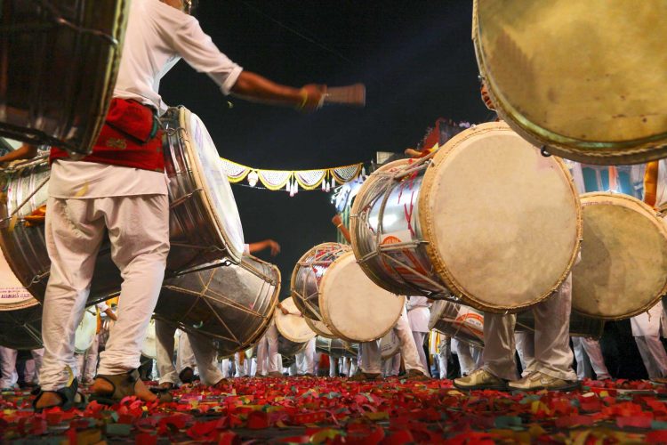 Indien Festival in Wien: Musik mit dem INstrument Dhol.