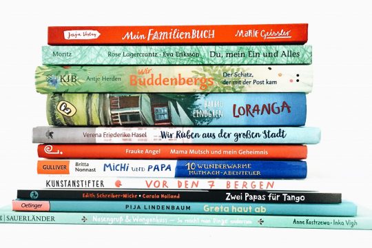 Das Wort Familie bedeutet heute mehr als Mutter-Vater-Kind und es gibt bereits viele Kinderbücher, die diese Diversität darstellen.