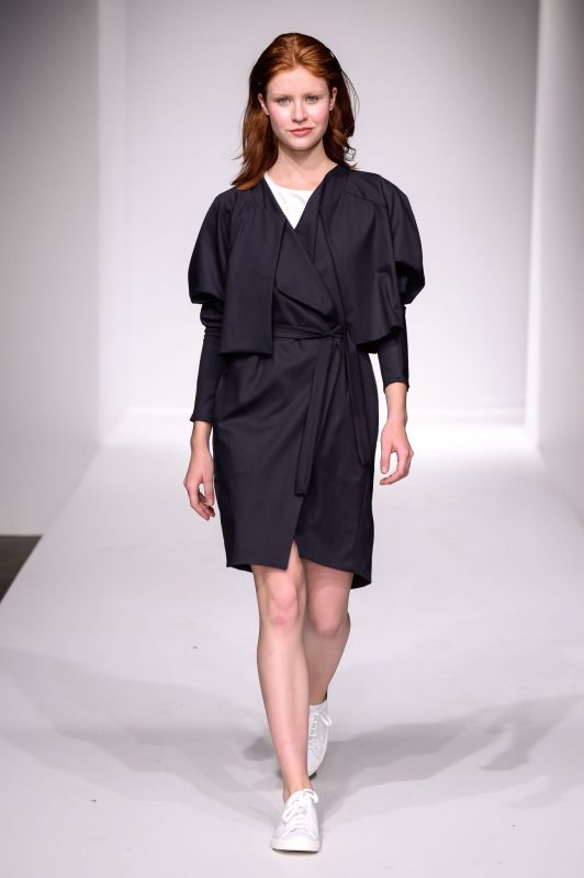 Modelle aus einer kreislauffähigen Kollektion, die Ina Budde zusammen mit Jan 'n June entwickelt hat. Alle Kleidungsstücke sind so konzipiert, dass die Materialien getrennt und ohne Qualitätsverlust recycelt werden können. Bild: ethical fashion on stage Messe Frankfurt.