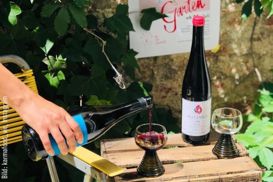Bei Karma Food können Naturweine aus Europa genossen werden. Bild: karmafood_vie, Instagram.