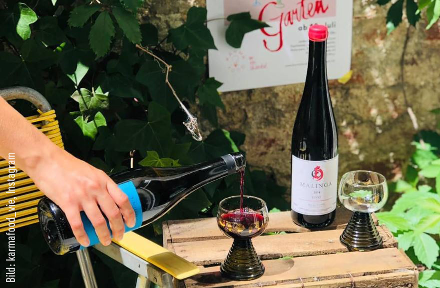 Bei Karma Food können Naturweine aus Europa genossen werden. Bild: karmafood_vie, Instagram.