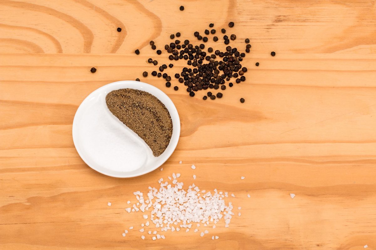 Yin und Yang steht für einander entgegengesetzte und dennoch aufeinander bezogene Kräfte. Diese finden sich auch in der chinesischen Küche wieder. Bild: Steve Buissinne, Pixabay.