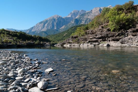 Das Flussbett der Vjosa