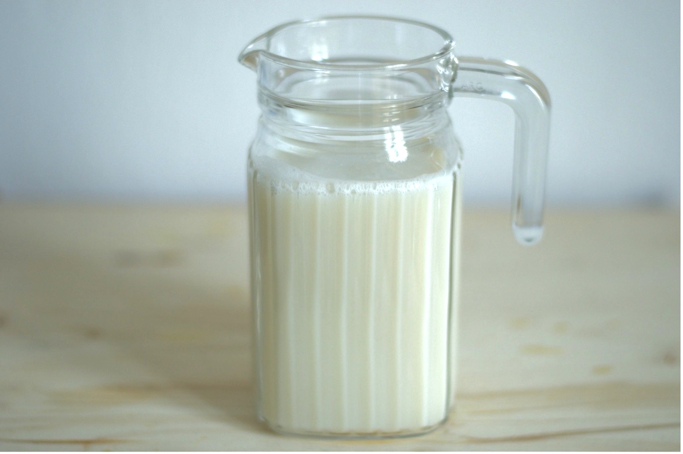 Selbstgemachte Biohafermilch
