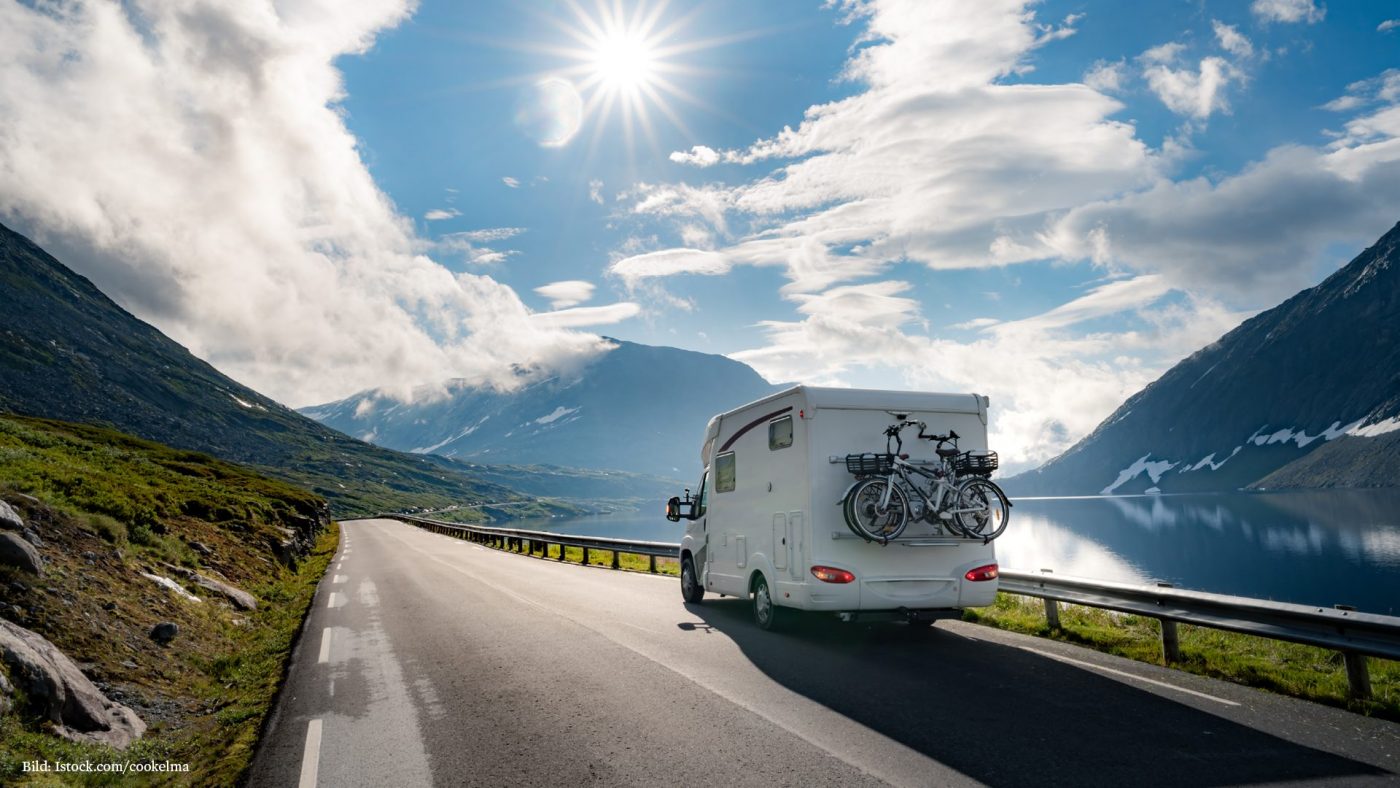Campingbus auf der Straße