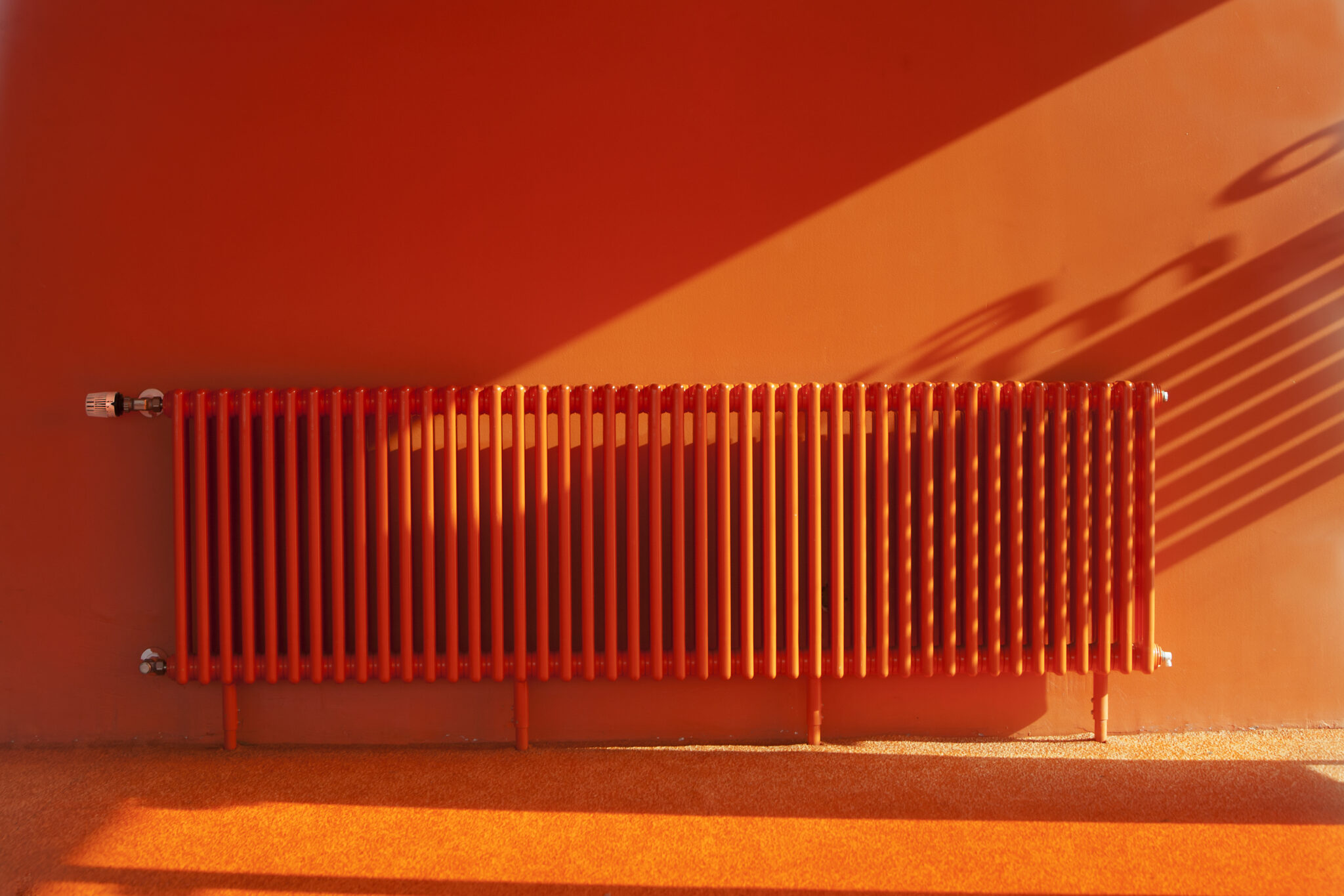 Heizkörper im Sonnenlicht