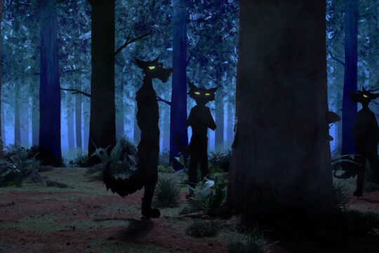 Ein Screenshot aus dem Musikvideo »Wolfsfreie Zone« der Rap-Crew »Von Seiten der Gemeinde«. Er zeigt einen Wald im Dunkeln, in dem auf zwei Beinen stehende Wölfe mit leuchtenden Augen zu sehen sind.