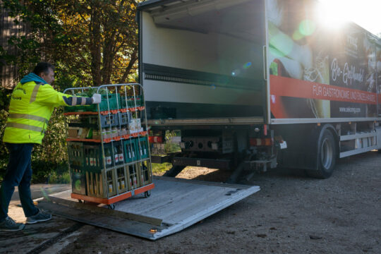 Ein Rollcontainer ohne Wickelfolie.