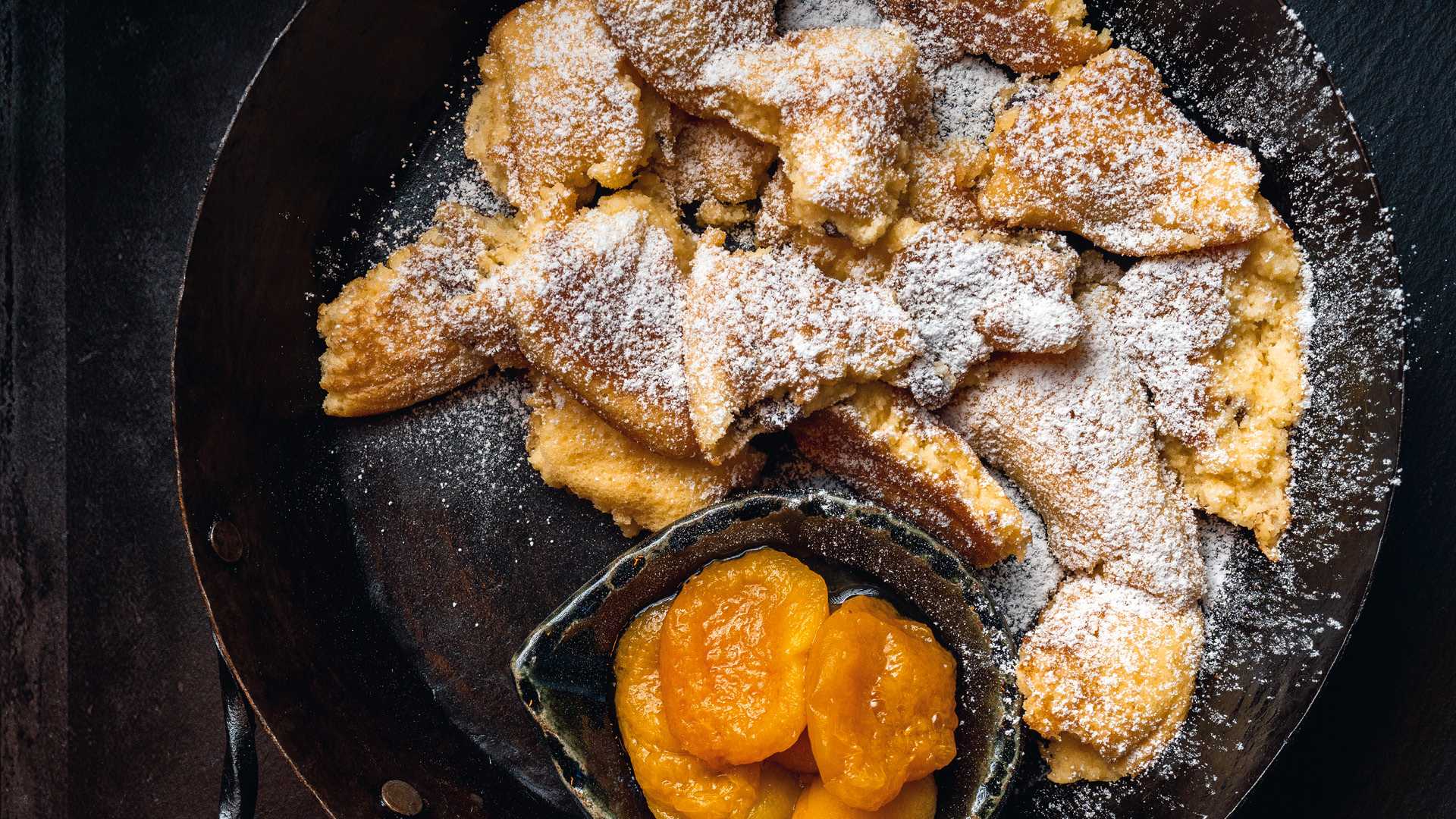 Kaiserschmarrn mit Marillenröster.