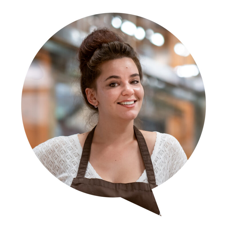 Ein Porträtfoto von Julia Zotter.