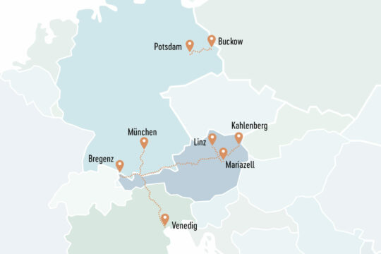 Eine Karte Europas mit einigen eingezeichneten Wanderwegen.