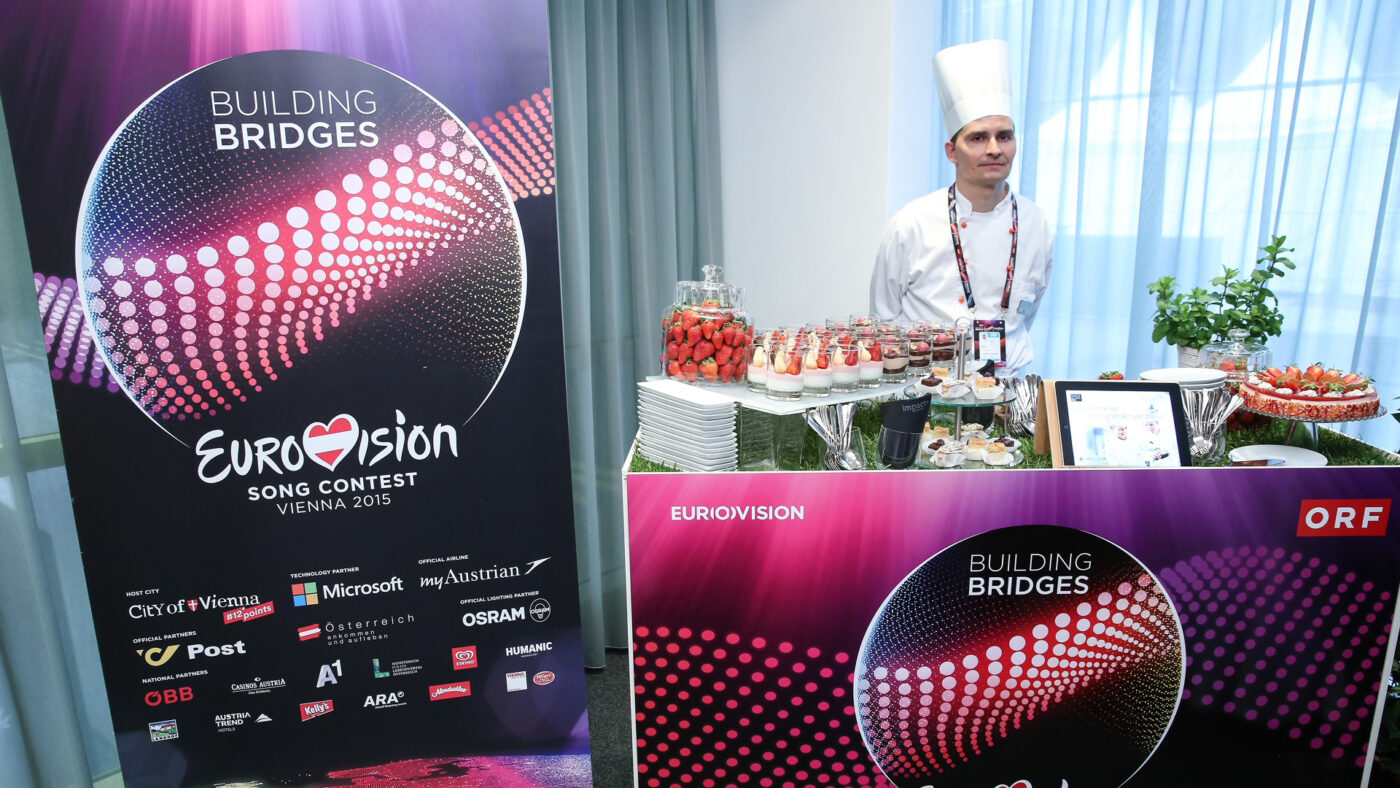 Zwei Köche beim Catering des Eurovision Song Contest.