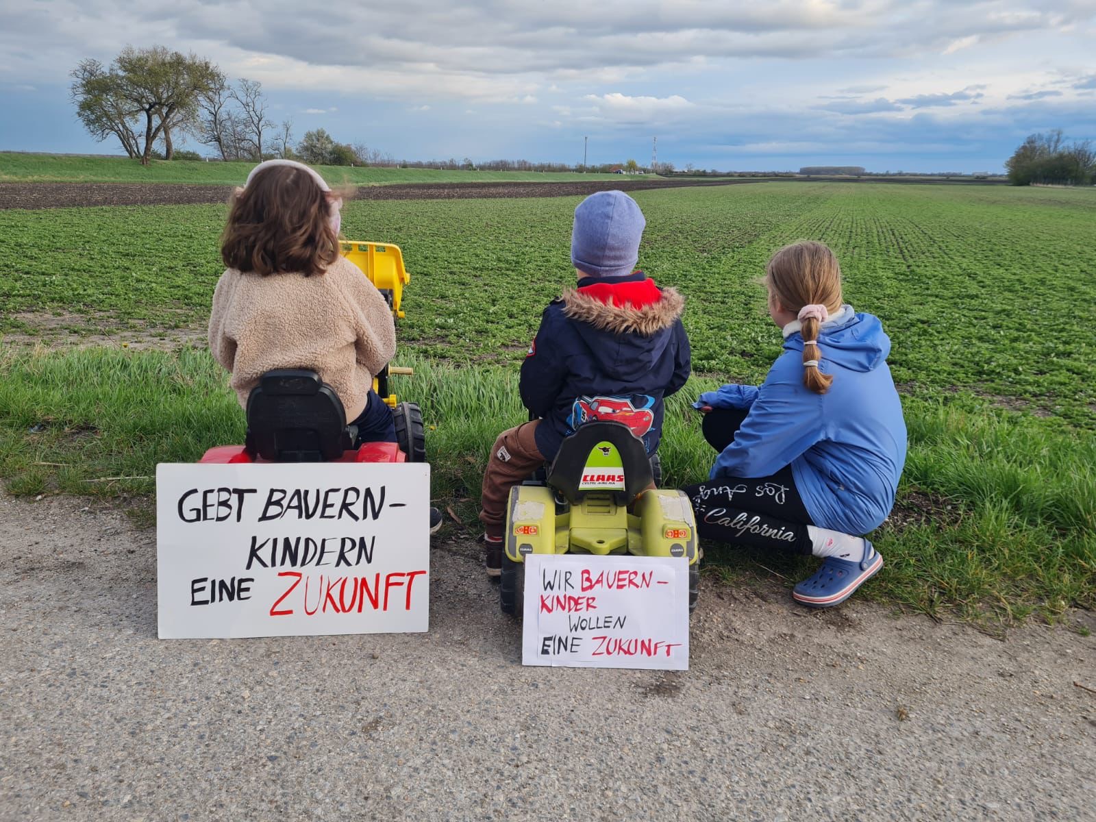 Erwartet werden nicht nur PS-starke Traktoren, sondern auch protestierende Bauernfamilien mit Kindern. (Bild: Ernst Tschida)