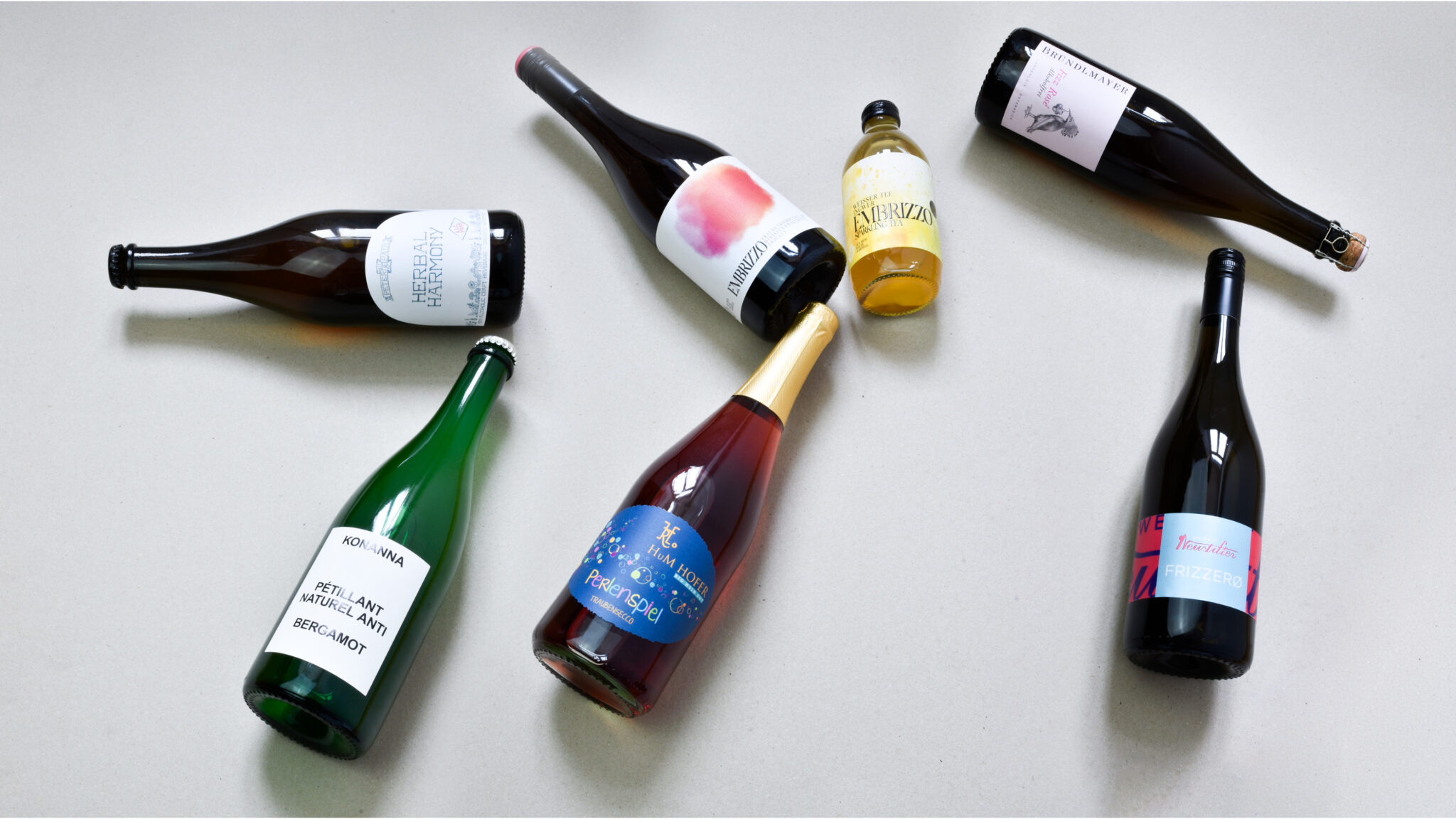 Alkoholfreier Schaumwein von verschiedenen ProduzentInnen.